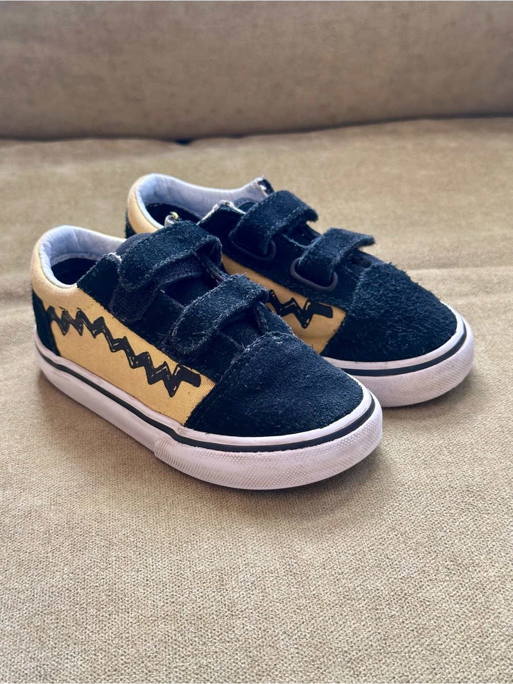 Vans x Peanuts Charlie Brown Old Skool V Unisex Toddler Sneakers 🖤💛